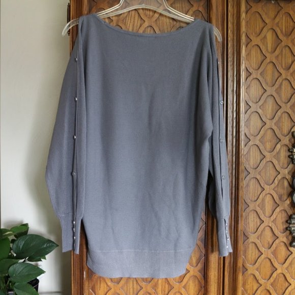 NY&C Cold Shoulder Button Sleeve Ribbed Sweater NWT - Gray, Size S - Picture 3 of 16